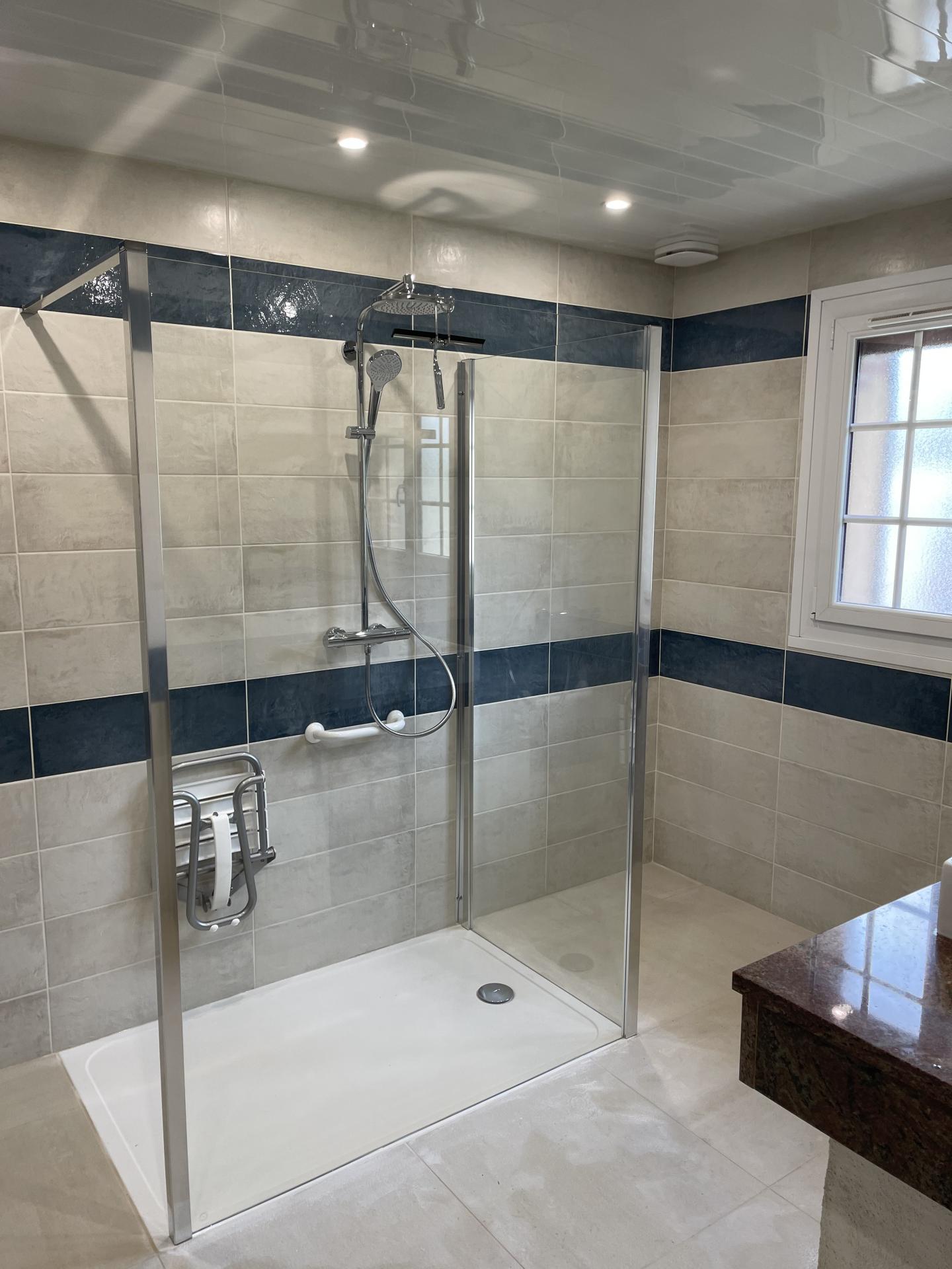 SALLE DE BAIN PMR